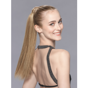 Vrouw met lange blonde paardenstaart draagt het Aqua haarstuk van Ellen Wille – stijlvol en natuurlijk vallend, bevestigd met wrap-around bandje.