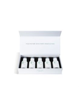 Plantique productfoto met verpakking – vegan algenolie-supplement voor een natuurlijke glow.